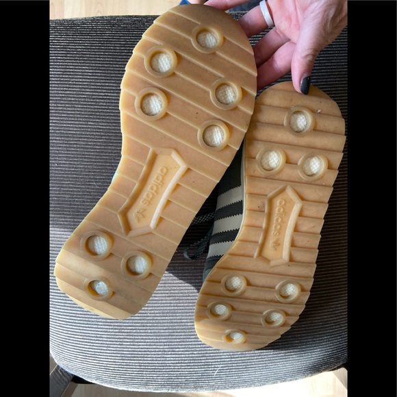 Flashback Sneakers - Picture 3 of 5